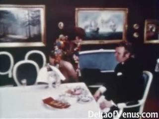 विंटेज सेक्स क्लिप 1960s - हेरी प्रधान ब्रुनेट - टेबल के लिए तीन