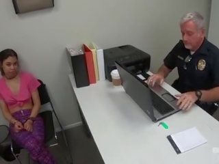Cuffed dcéra vychádzky policajt