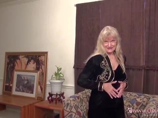 Omageil 辛迪 和 phyla 湿 和 毛茸茸 祖母: 高清晰度 脏 视频 f8